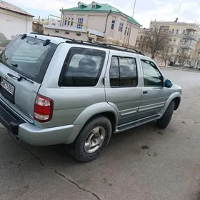 Nissan Pathfinder 1999