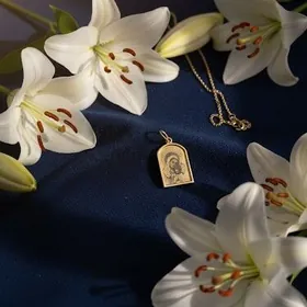 Золотой кулон