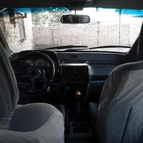 Mitsubishi Chariot 1994