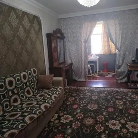 11мкр 4эт 1ком 42м2 Срочно