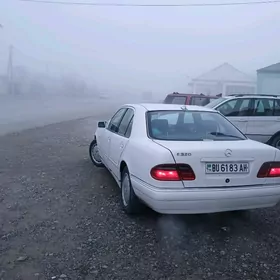 Mercedes-Benz E320 1996