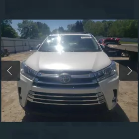 Toyota Highlander 2019