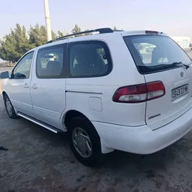 Toyota Sienna 1999