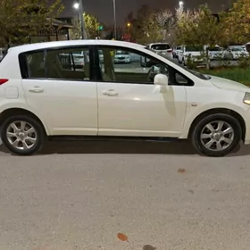 Nissan Tiida 2008