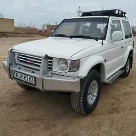 Mitsubishi Pajero 1991