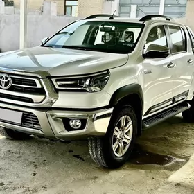 Toyota Hilux 2024