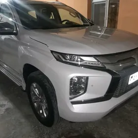 Mitsubishi Pajero 2019