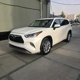 Toyota Highlander 2021