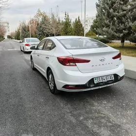 Hyundai Elantra 2019