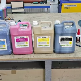 Wit-Color printer kraska