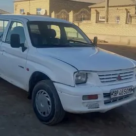 Mitsubishi L200 2000