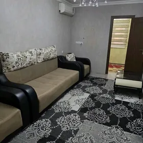 Продаю 11 мкр 4/2 этаж 2 км