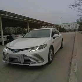 Toyota Camry 2021