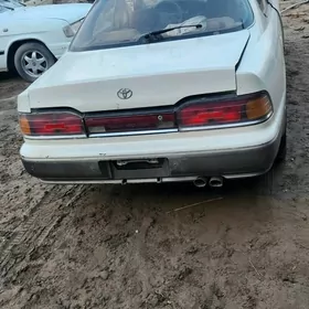 Toyota Camry 1990