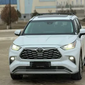 Toyota Highlander 2021