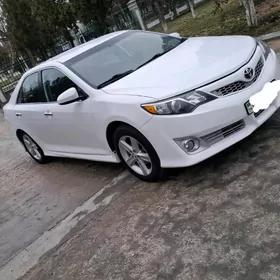 Toyota Camry 2014