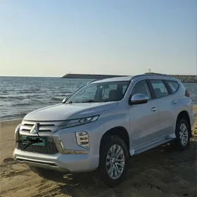 Mitsubishi Pajero 2020