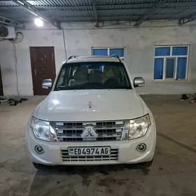 Mitsubishi Pajero 2013