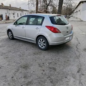 Nissan Tiida 2006