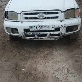 Nissan Pathfinder 1999
