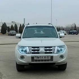 Mitsubishi Pajero 2013