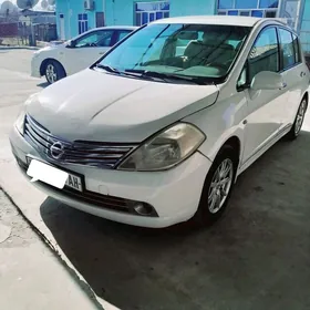 Nissan Tiida 2006
