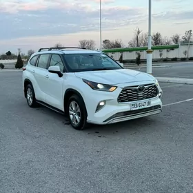 Toyota Highlander 2021
