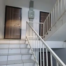 4 komnat 2 etaj 40 dom.