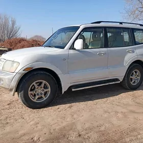Mitsubishi Montero 2001