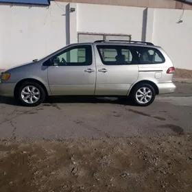 Toyota Sienna 2002