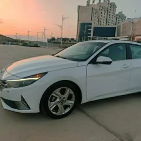 Hyundai Elantra 2022
