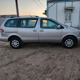 Toyota Sienna 2002
