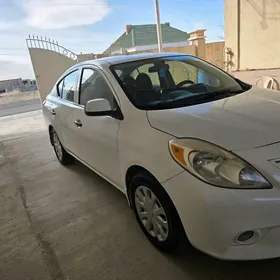 Nissan Versa 2012