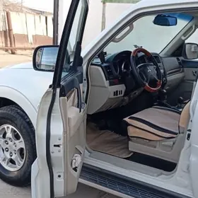 Mitsubishi Pajero 2017