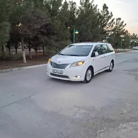 Toyota Sienna 2010
