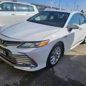 Toyota Camry 2021