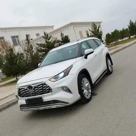 Toyota Highlander 2021