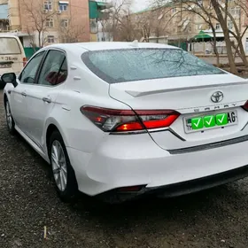 Toyota Camry 2021