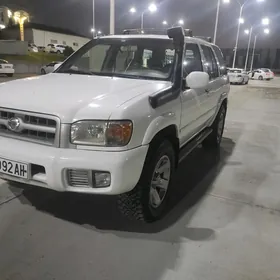 Nissan Pathfinder 2000