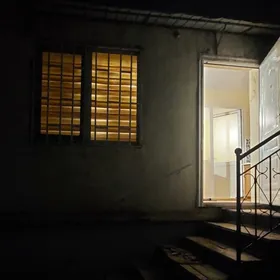 10MIKRAYON 1KOMNAT 1ETAJ PANELKA