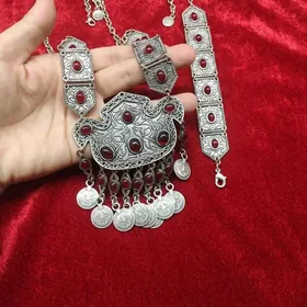 Melhiyor kümüş ýaly