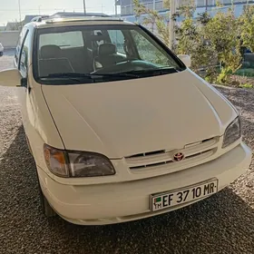 Toyota Sienna 1999