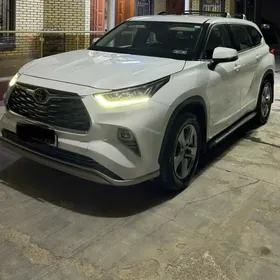 Toyota Highlander 2021