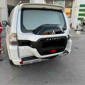 Mitsubishi Pajero 2015