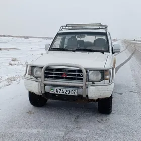 Mitsubishi Pajero 1993
