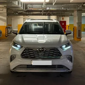 Toyota Highlander 2021