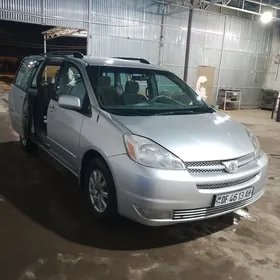 Toyota Sienna 2005