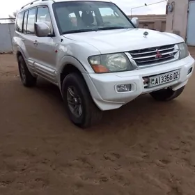 Mitsubishi Pajero 2002