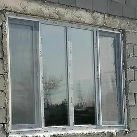 Aýna äpişge gapý