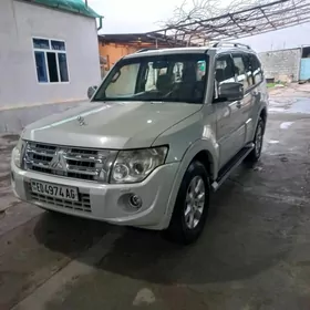 Mitsubishi Pajero 2013